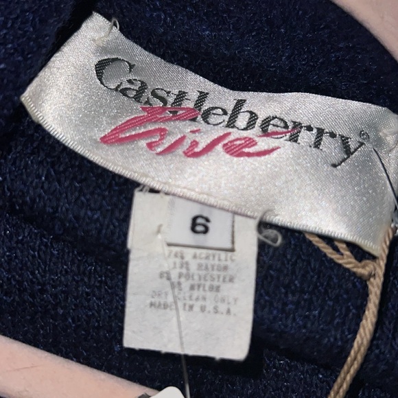 VINTAGE. Blue &  White Blazer with Textured Fabric & White Piping - Picture 4 of 4